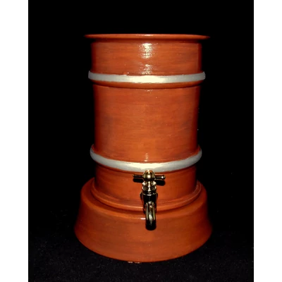 Hordó formájú csapos tároló